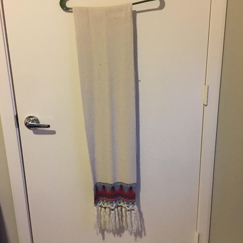 Hollister scarf with fringe, brand new condition
